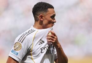 战旧主！泰晤士：卡瓦哈尔伤缺，阿诺德下周欧冠可能首发战利物浦