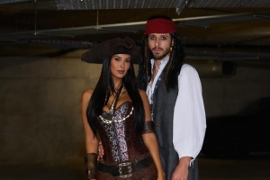 万圣节！鲁本-迪亚斯与女友cos加勒比海盗