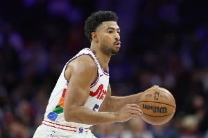 表现不错！格莱姆斯半场替补15分钟 6中3拿到8分3板2助1断