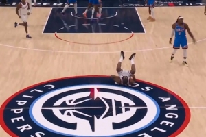 梦回巅峰！哈登开场3记三分外加3罚全中 包揽12分轰12-2！