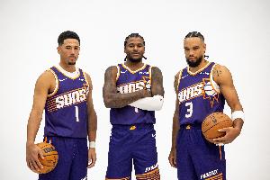 布克：格林上场能减轻所有人的压力 他拥有非常高的天赋