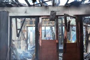 全被烧毁了！媒体晒斯波房子被烧后的内部场景 一片狼藉