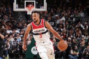 今天手感很好！麦科勒姆半场12中7&三分11中6射落20分 另有2板2助