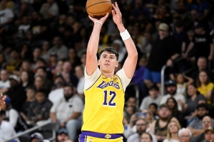 拉拉维亚：对手今晚投得很准 我们团队和个人的防守都不在线