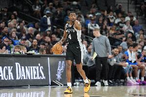 米奇-约翰逊谈福克斯：拥有这样一位经验丰富的球员是件幸事