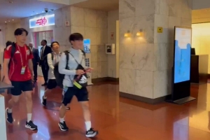 U17世界杯期间，日本队与墨西哥队在酒店相互列队致意