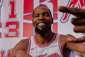 手机壁纸来了！火箭城市版球衣定妆照出炉&小帅帅出新高度