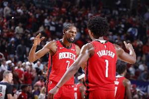 杜兰特：全队进攻像疾风骤雨 每个人攻防两端都做出了贡献